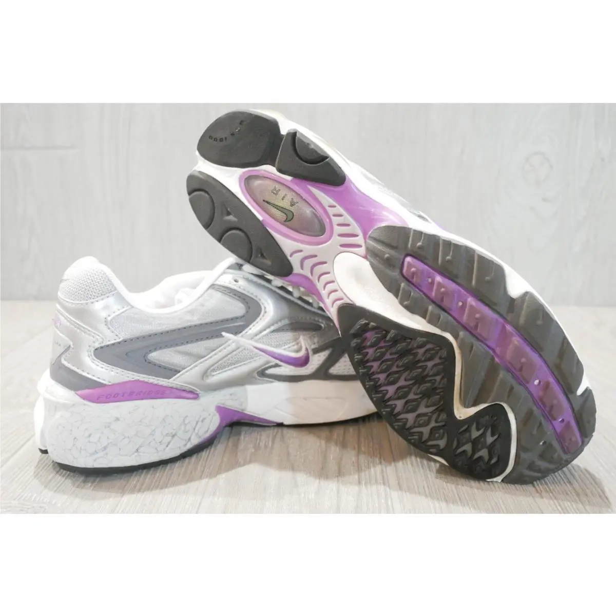 Nike shoes - Silver 4