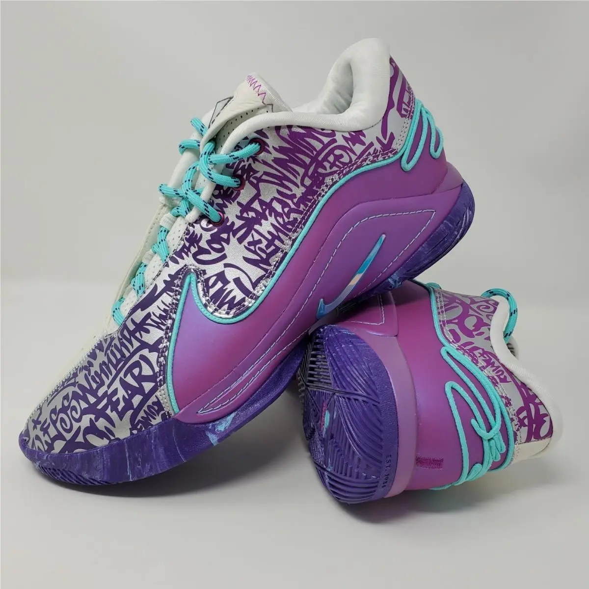Nike Lebron 22 Frozen Grapes Men`s Size 9 Soft Pearl Hyper Turquois HV8454-001