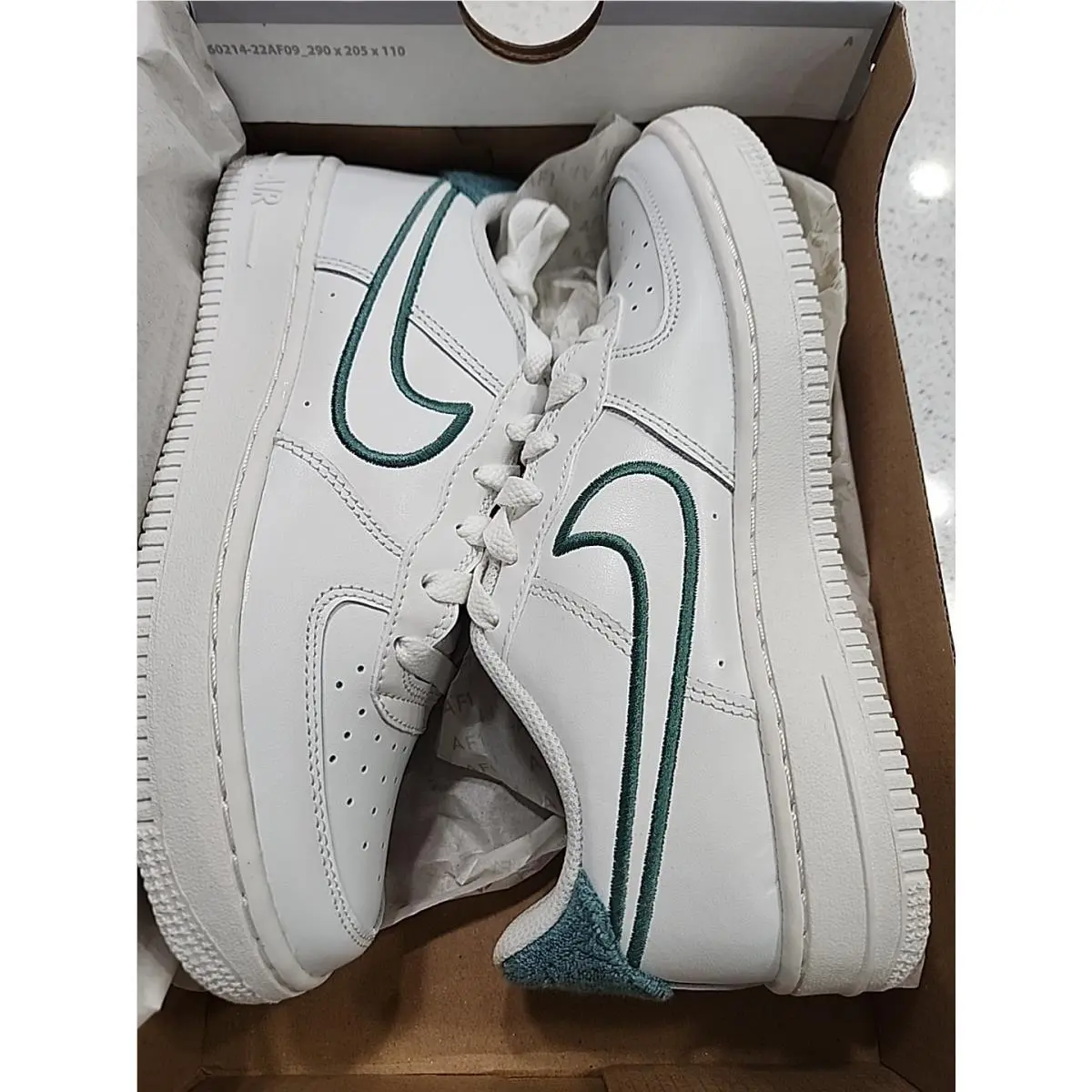 Nike Air Force 1 LV8 3 GS Summit Size 5.5Y White Green Trim Kids Sneakers