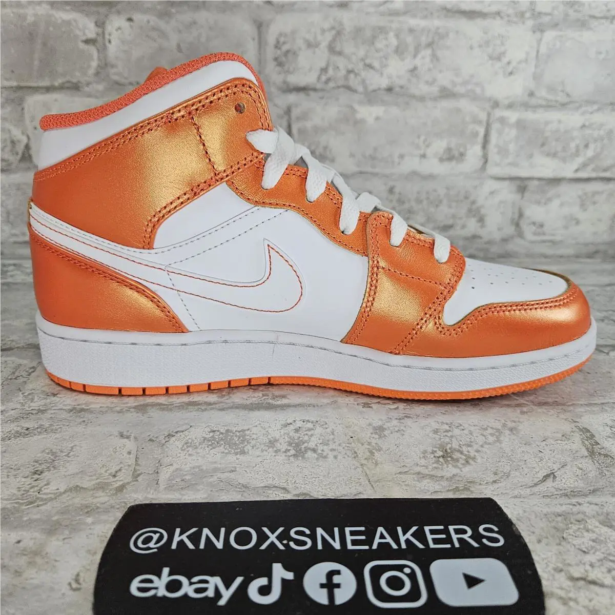 Nike shoes - Air Jordan 1 - Air - Orange 2