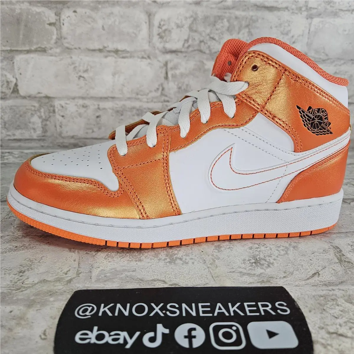 Nike shoes - Air Jordan 1 - Air - Orange 3