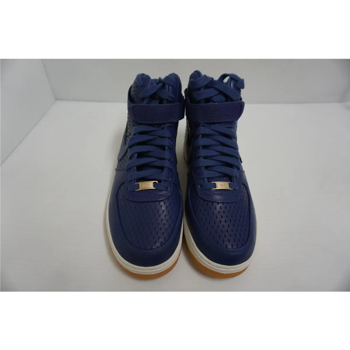 Nike shoes - Purple (UPC: 091202865443) 0