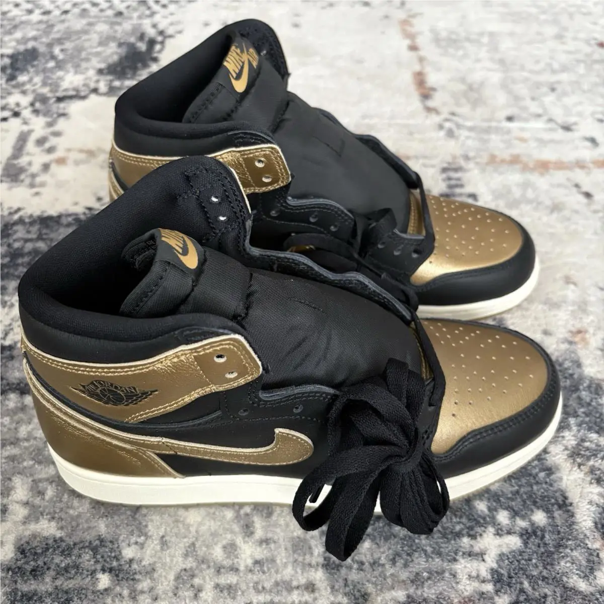 Nike shoes - Air Jordan 1 - Air - Gold 1