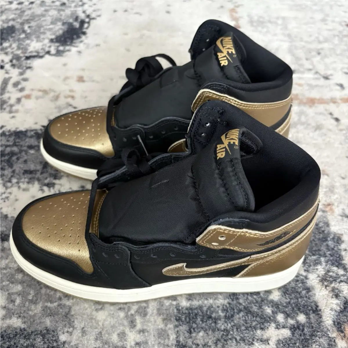 Nike shoes - Air Jordan 1 - Air - Gold 3
