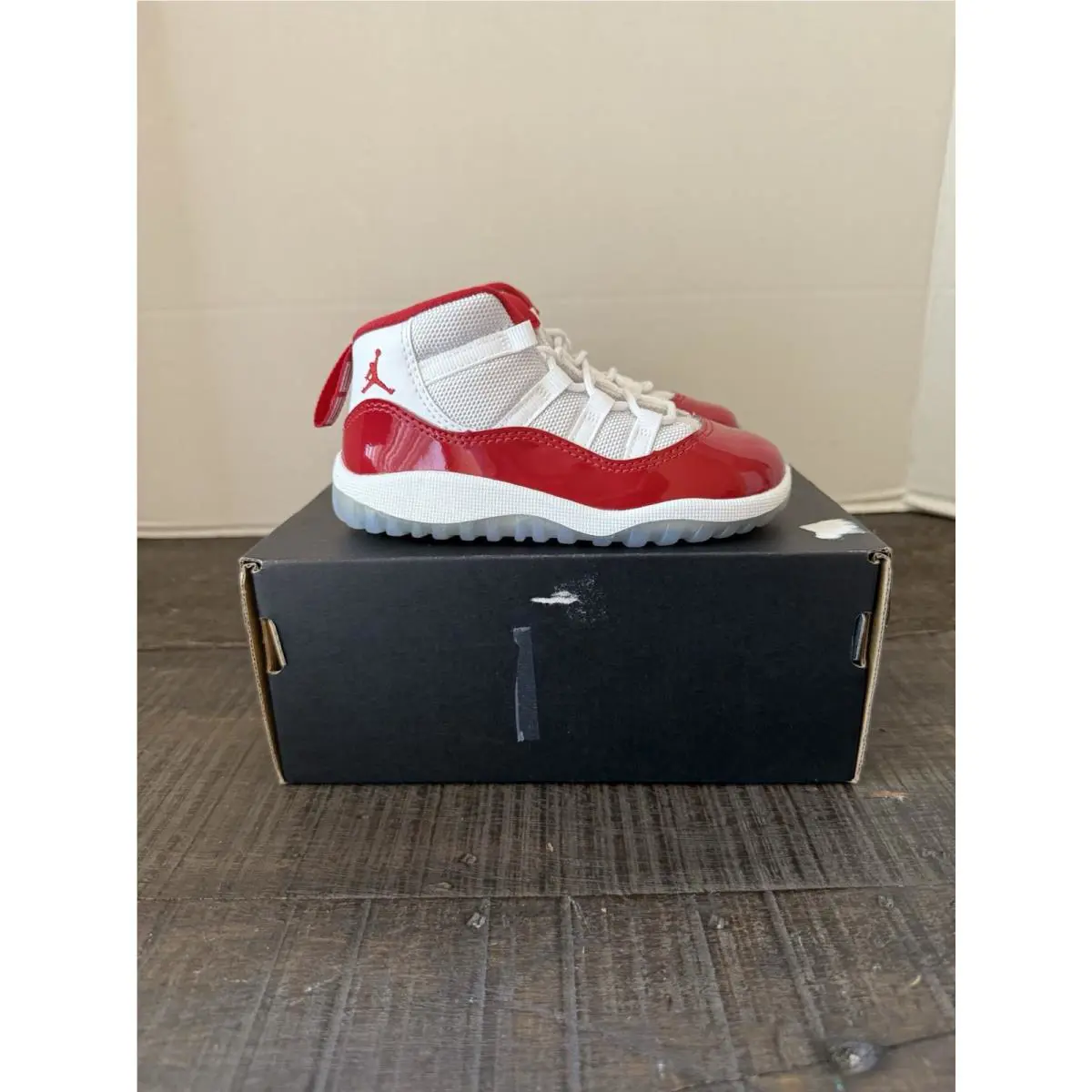 Nike shoes - Air Jordan 11 - Air - White/Black/Varsity Red 0