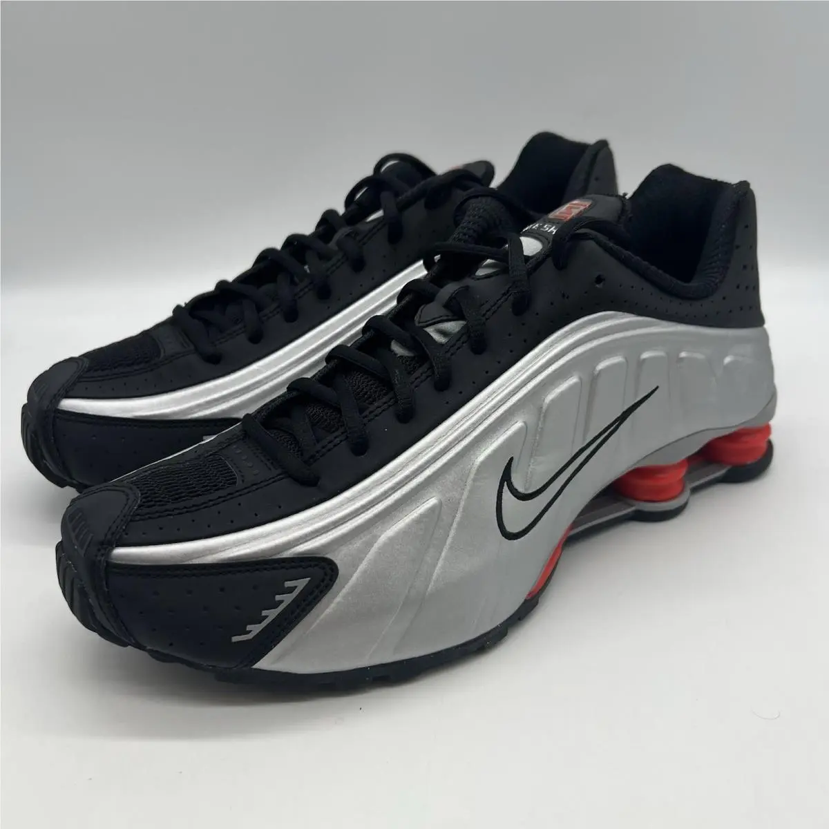 Nike shoes - Nike Shox R4 - Shox - HQ1988-002 - Silver, Manufacturer: Black/Metallic Silver 5