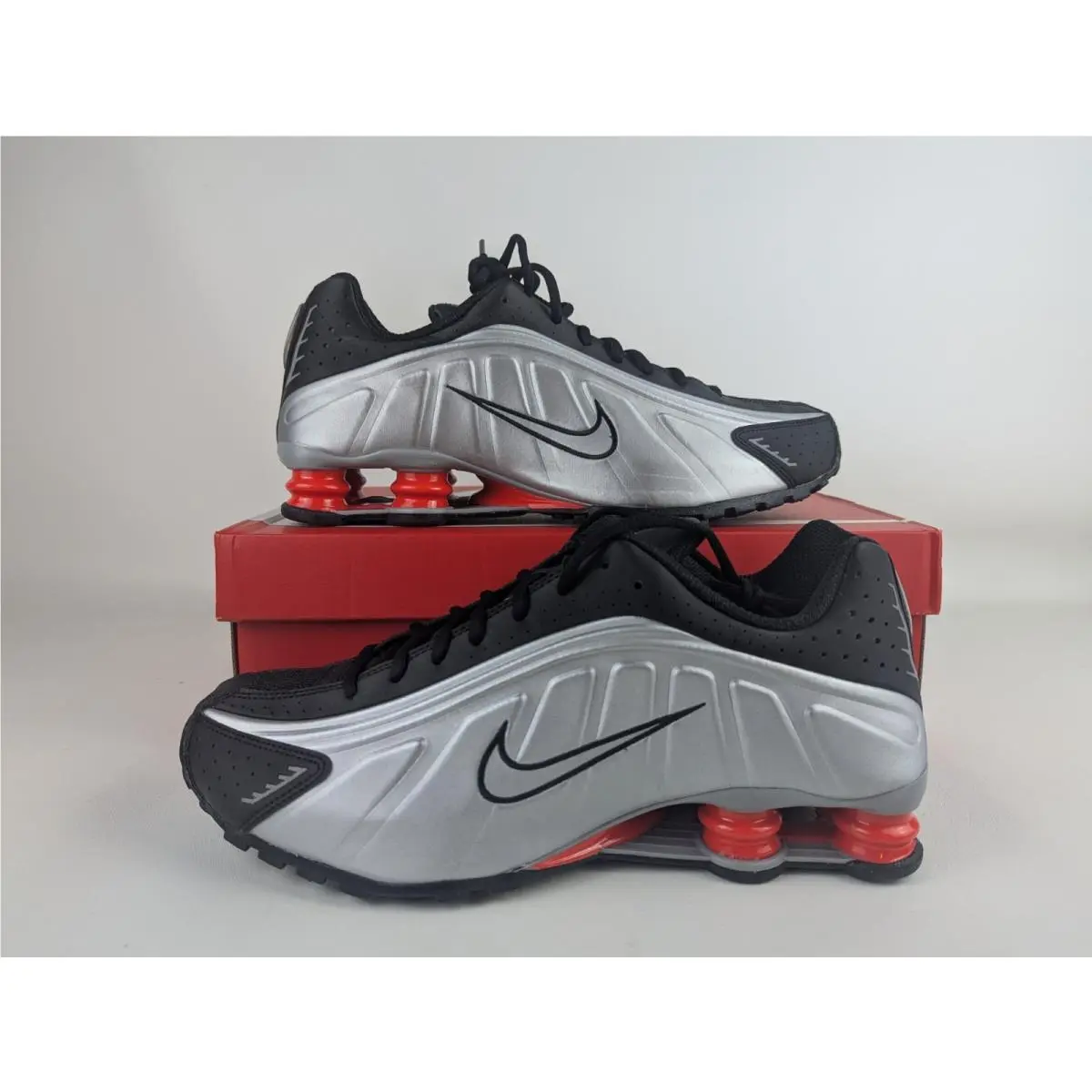 Nike Shox R4 Black Metallic Silver Red HQ1988-002 Men`s Size 12