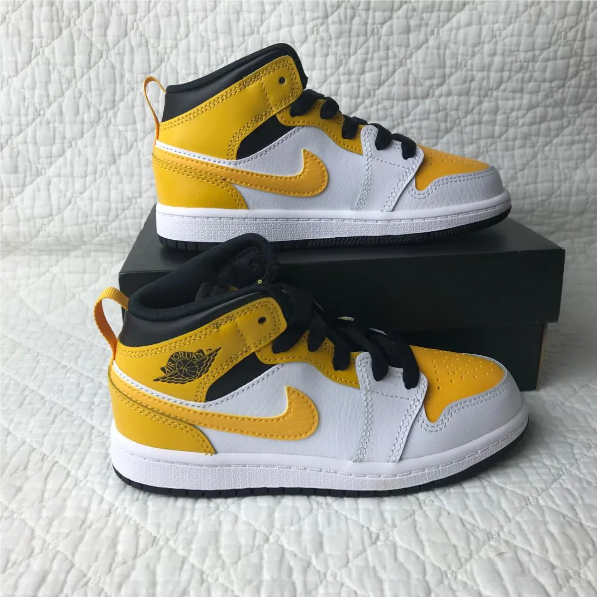 Nike shoes - Air Jordan 1 Mid - Air Mid - 640734-170 - White/University Gold-Black 0
