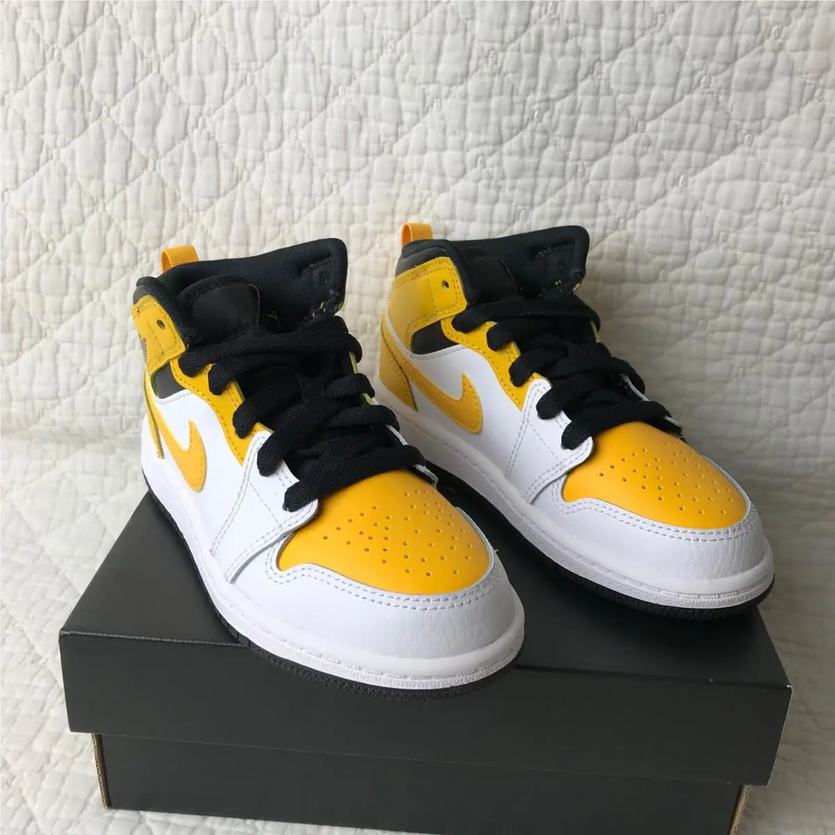 Nike shoes - Air Jordan 1 Mid - Air Mid - 640734-170 - White/University Gold-Black 7