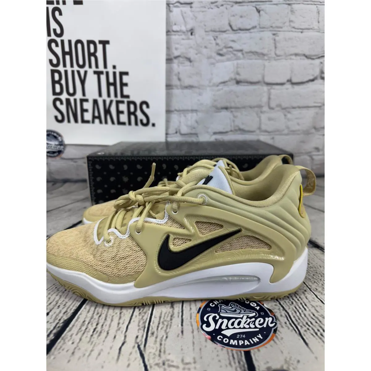Nike shoes - Gold 1