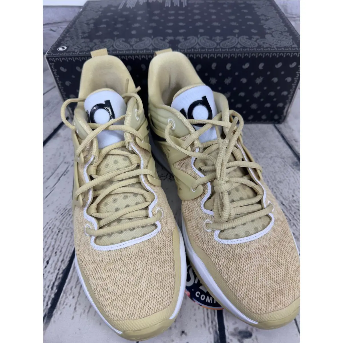 Nike shoes - Gold 0