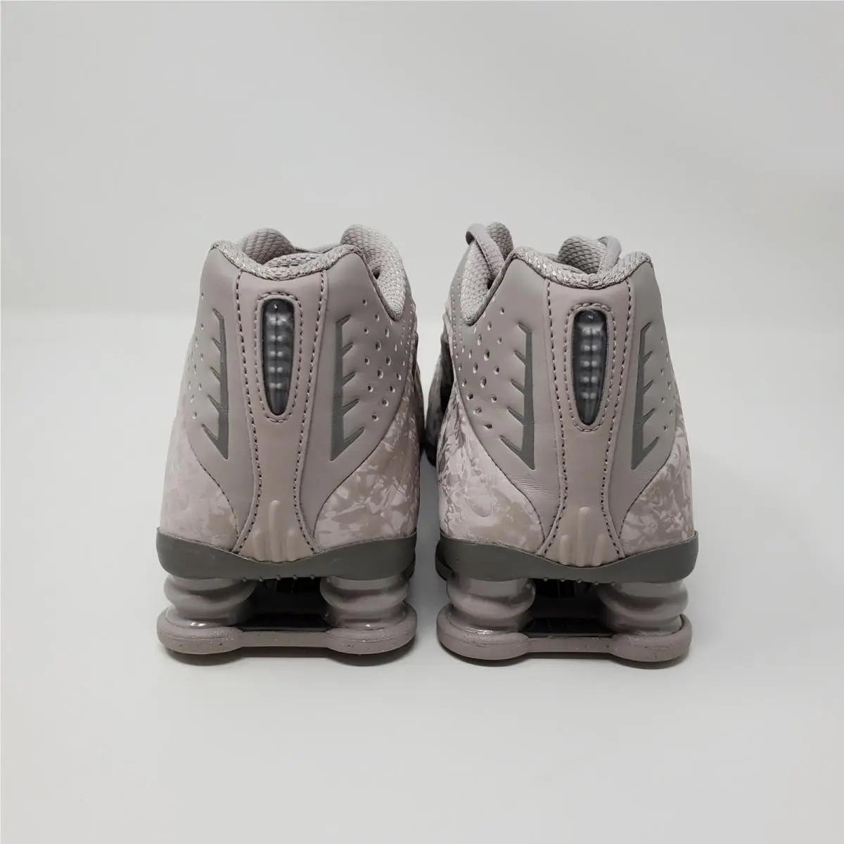 Nike shoes - Nike Shox R4 - Shox - HV0934-001 - Silver 1