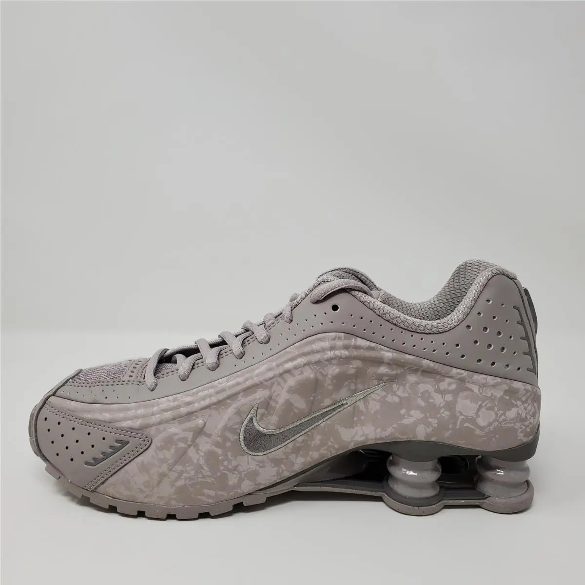 Nike shoes - Nike Shox R4 - Shox - HV0934-001 - Silver 7
