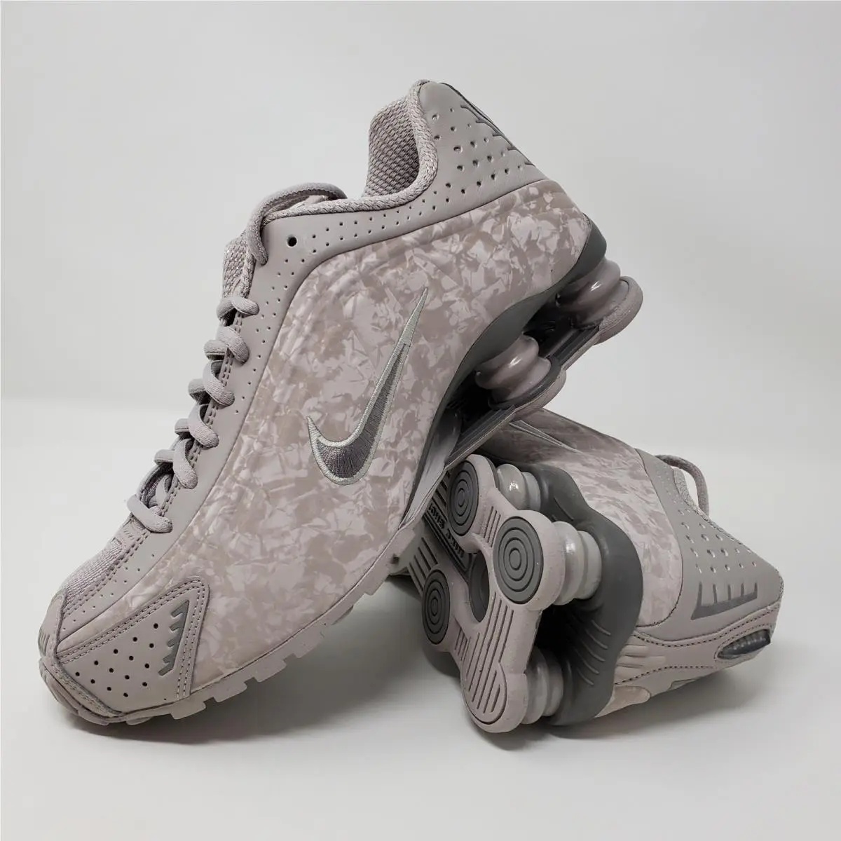 Nike Shox R4 Flat Pewter Floral HV0934-001 Women’s Size 7.5