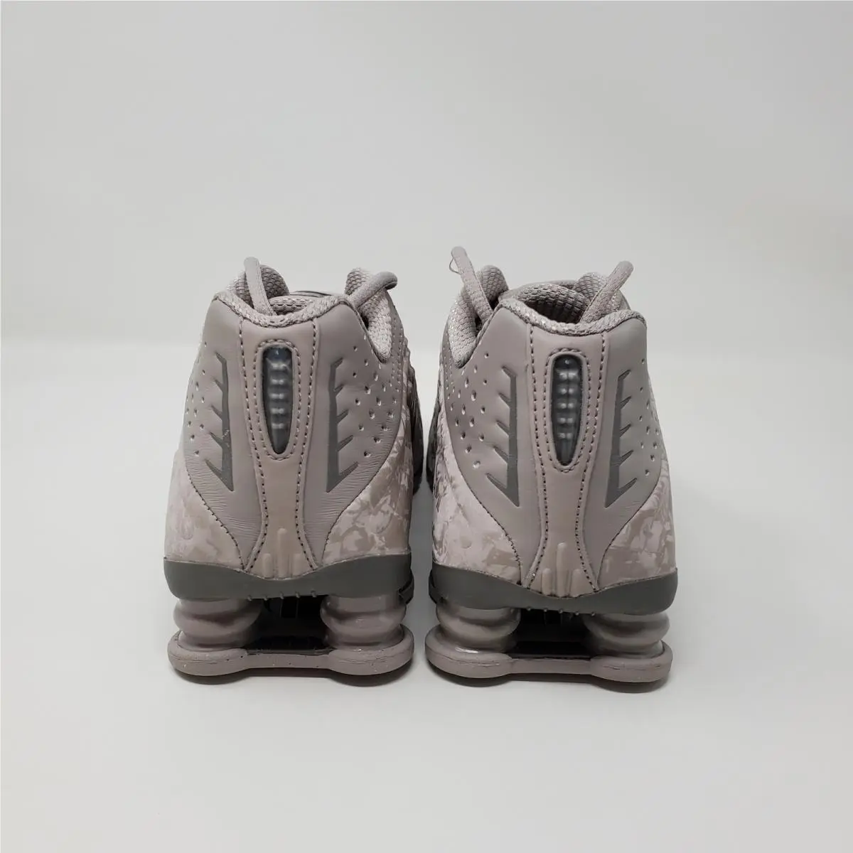 Nike shoes - Nike Shox R4 - Shox - HV0934-001 - Silver 1