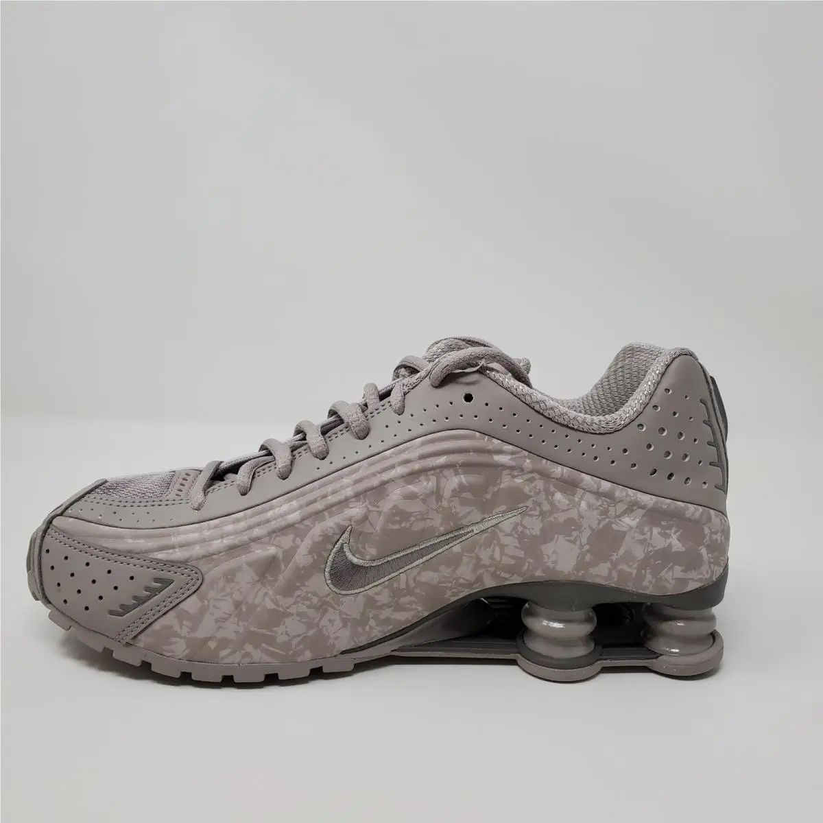 Nike shoes - Nike Shox R4 - Shox - HV0934-001 - Silver 7