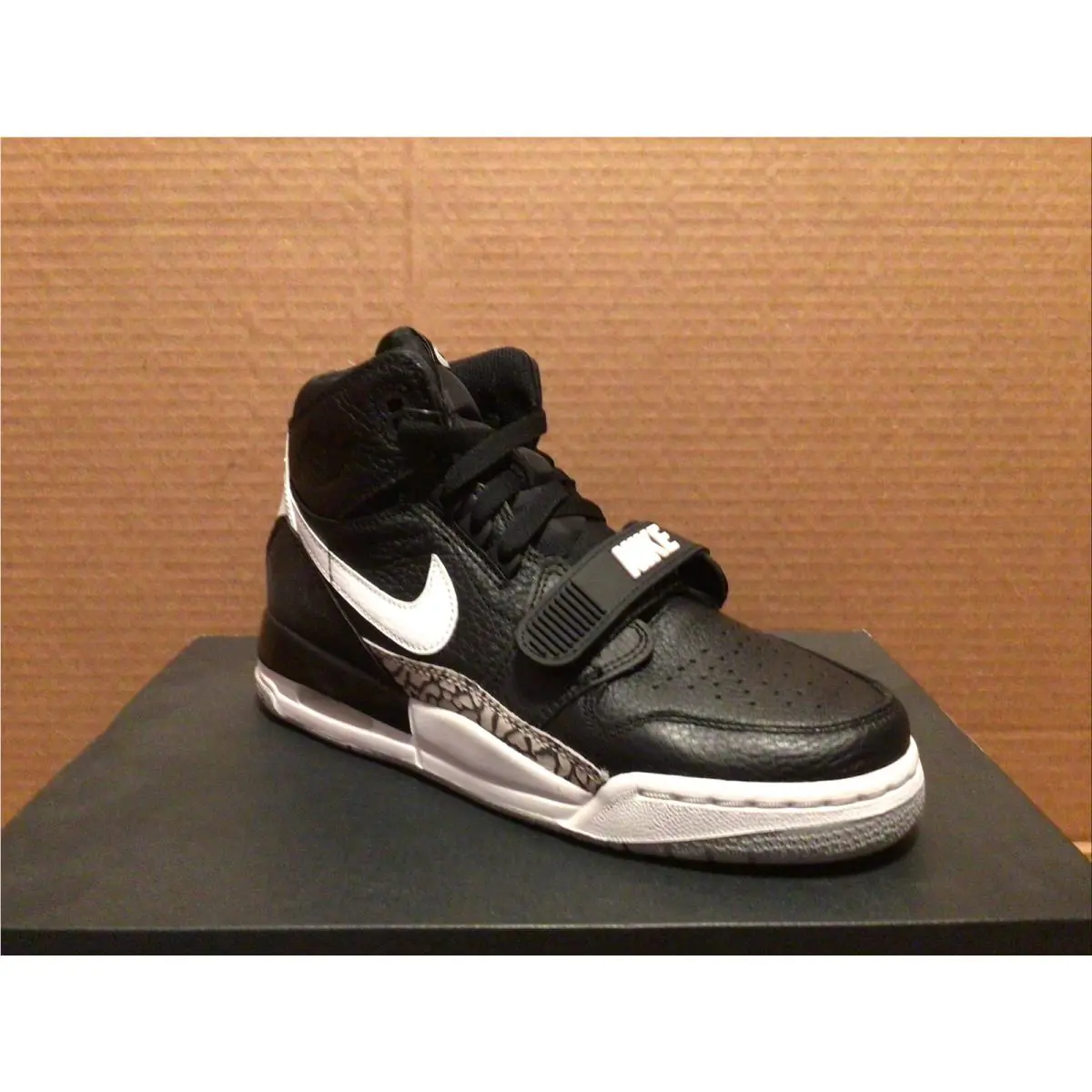Nike shoes - Jordan Legacy 312 - Legacy - Black 2