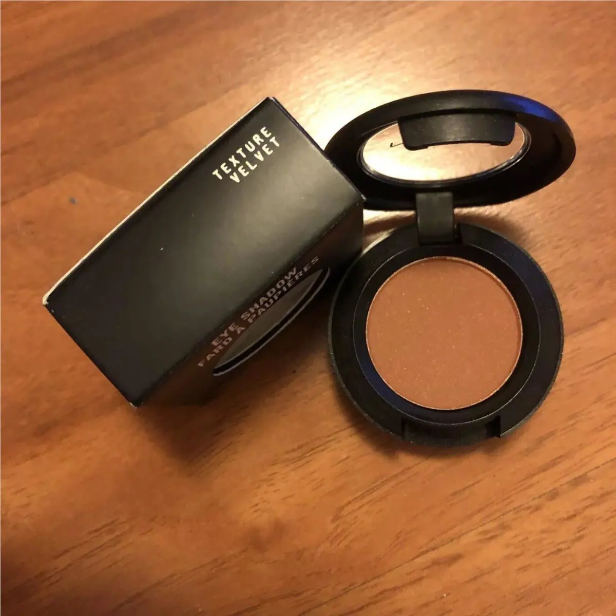 Mac Matte Eyeshadow Texture”