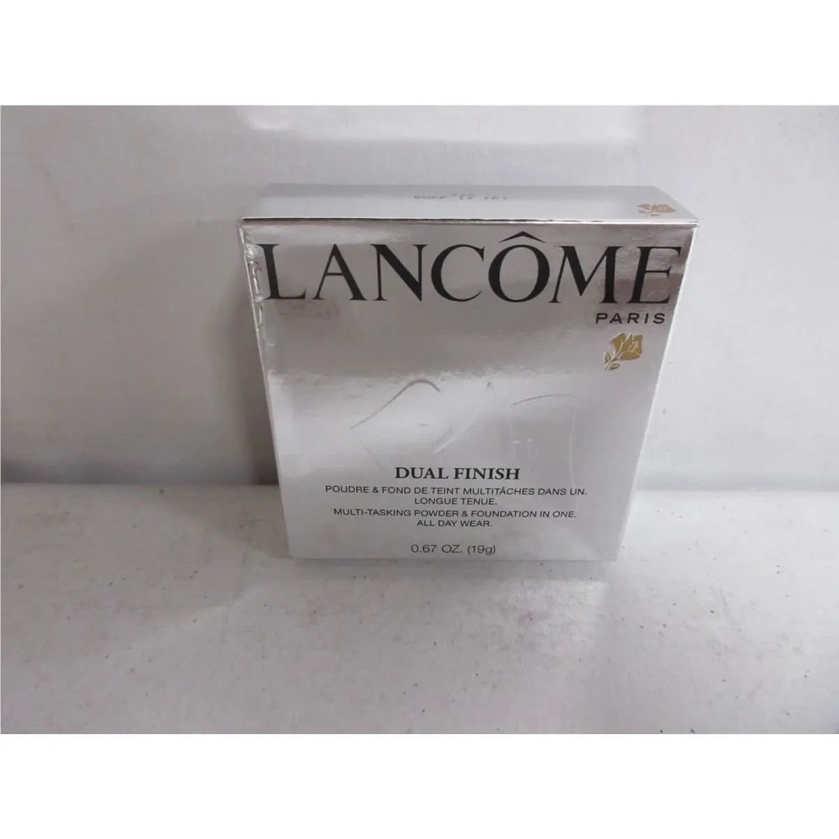Lancome Dual Finish Multi-tasking Longwear Powder Foundation 220 Buff C