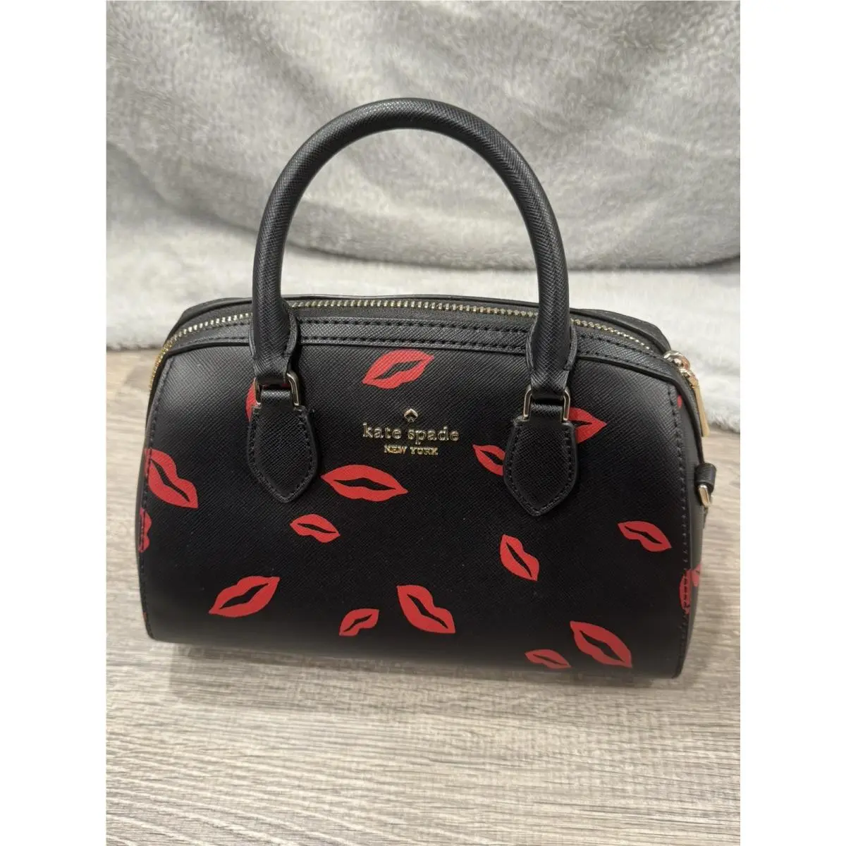 Kate Spade Madison Small Lip Toss Printed Leather Purse Crossbody Bag CS2