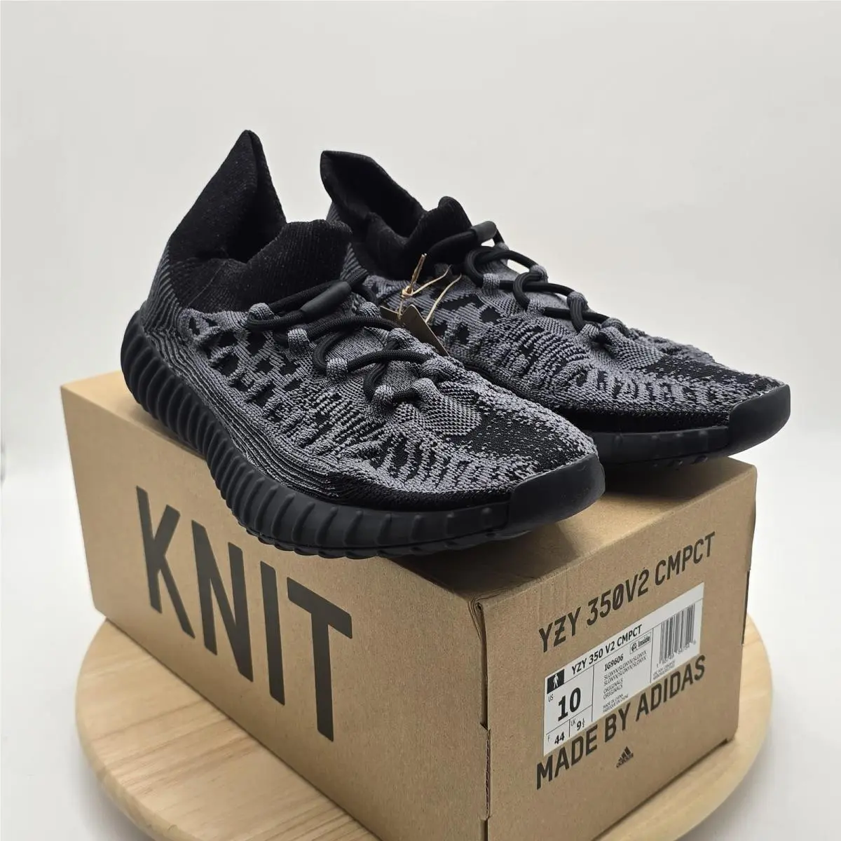 Adidas Yzy 350 V2 Cmpct Shoes Mens Size 10 Black Knit Low Top Sneaker IG9606