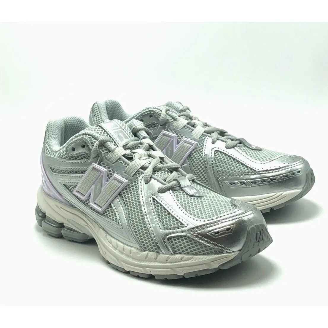 New Balance shoes - Silver 8