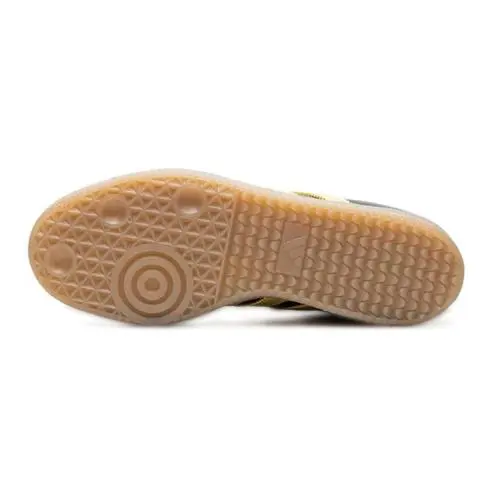 Adidas shoes - Cblack/Goldmt/Gum4 4