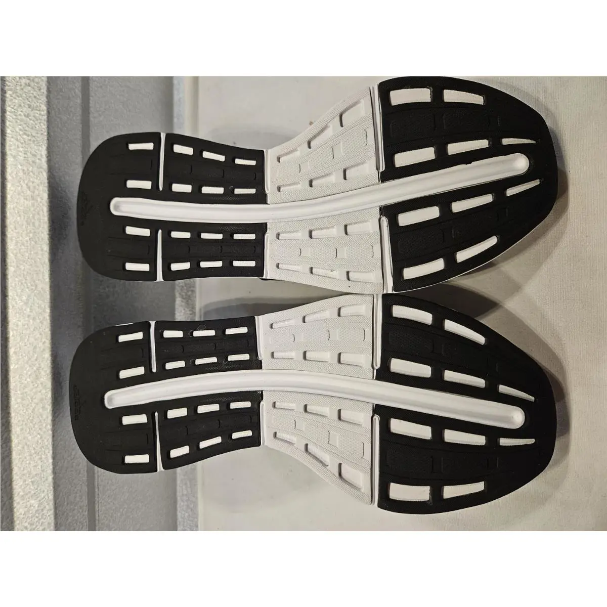 Adidas shoes - adidas Swift Run - Swift Run - White 3