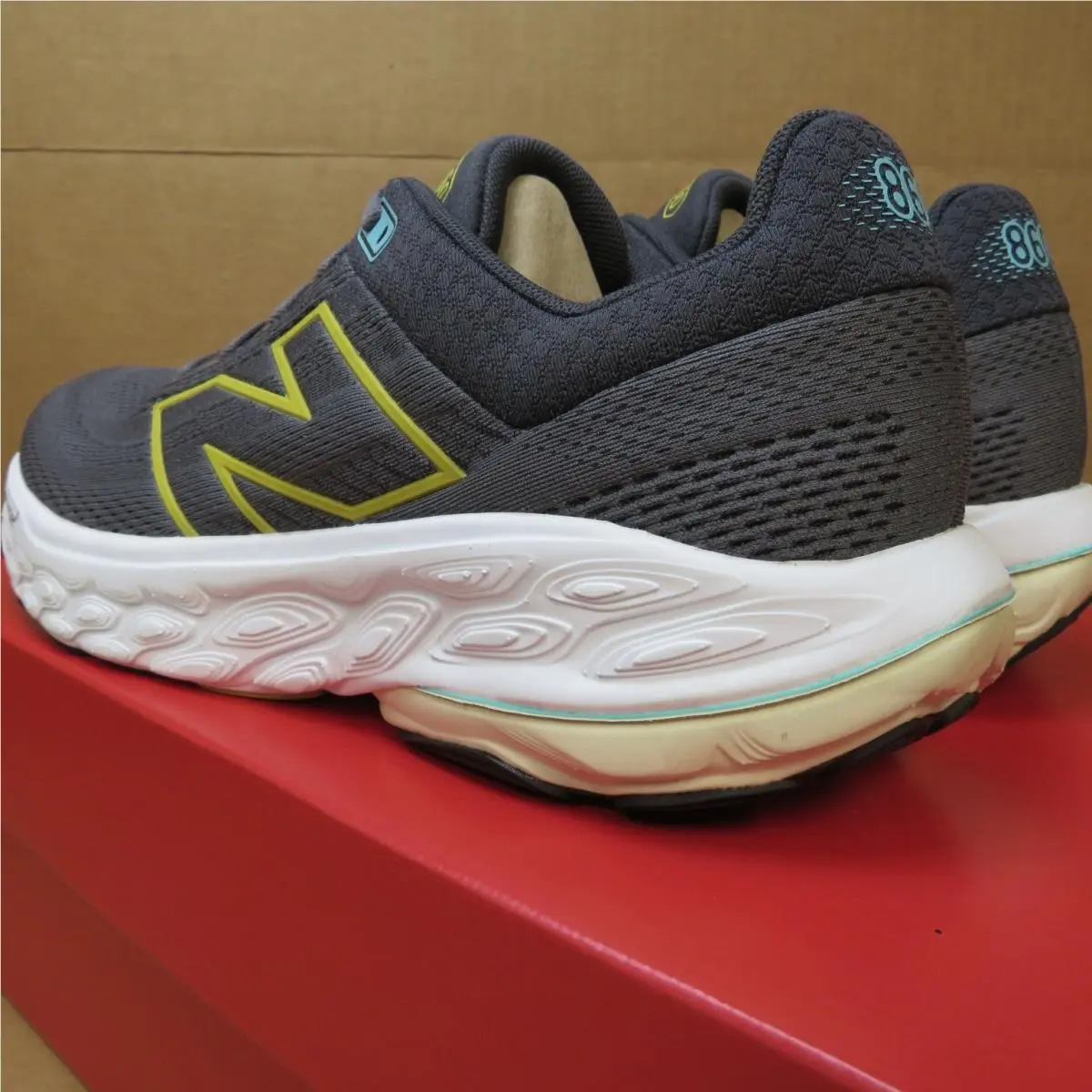 New Balance shoes - 860 v14 - Mostly Gray 2