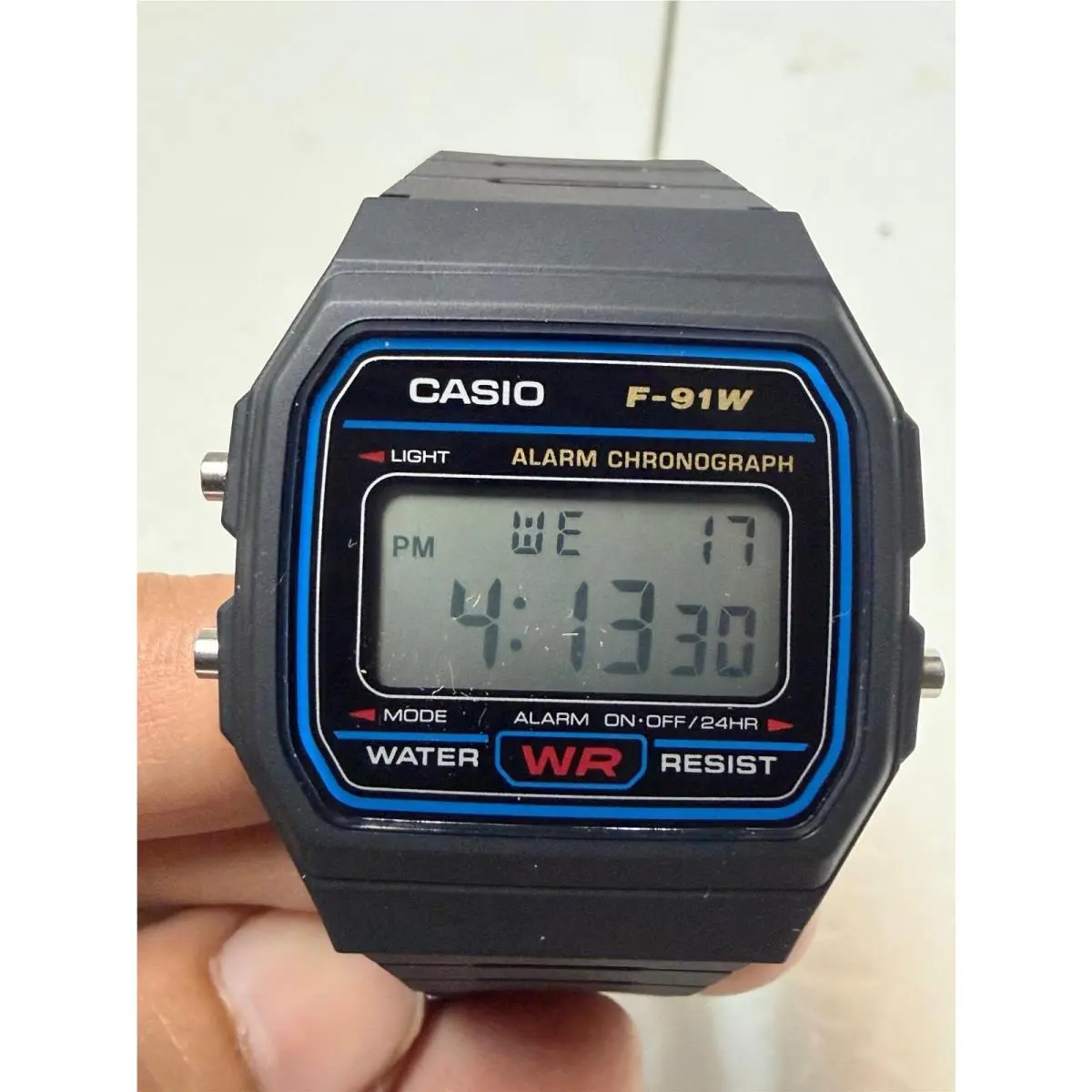 Casio F91W-1 Digital Watch 7 Year Battery Blue Black Microlight Classic