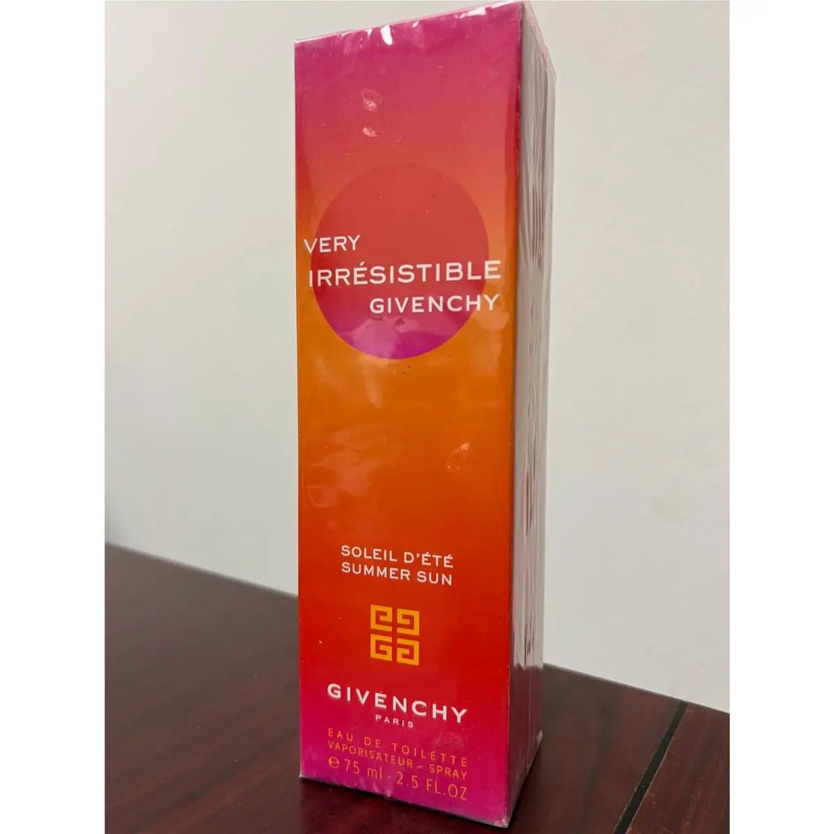 Givenchy Very Irresistible Summer Sun 2.5 oz / 75 ML Eau De Toilette Box