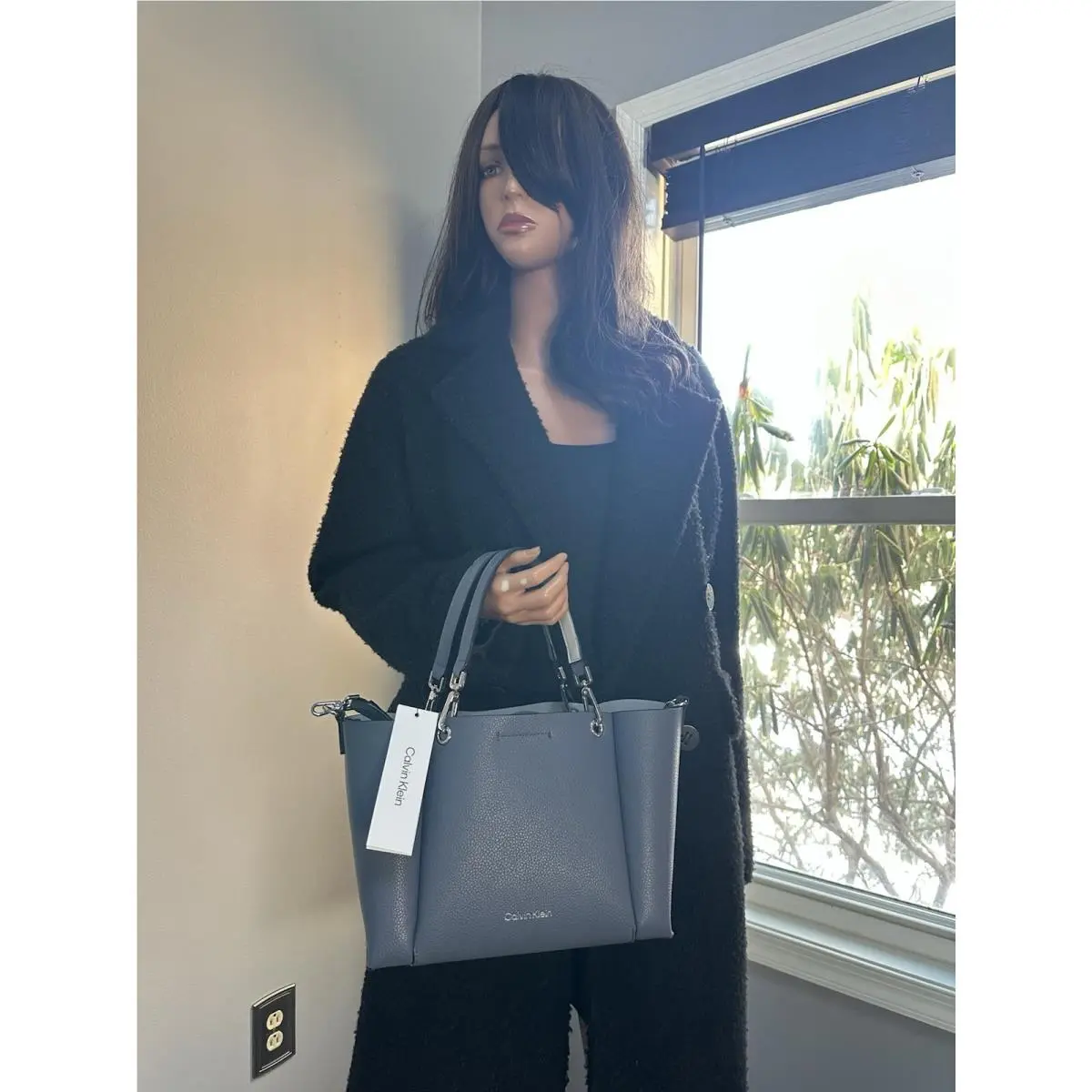 Calvin Klein Medium Shoulder Bag Leather In Blue with Pouch