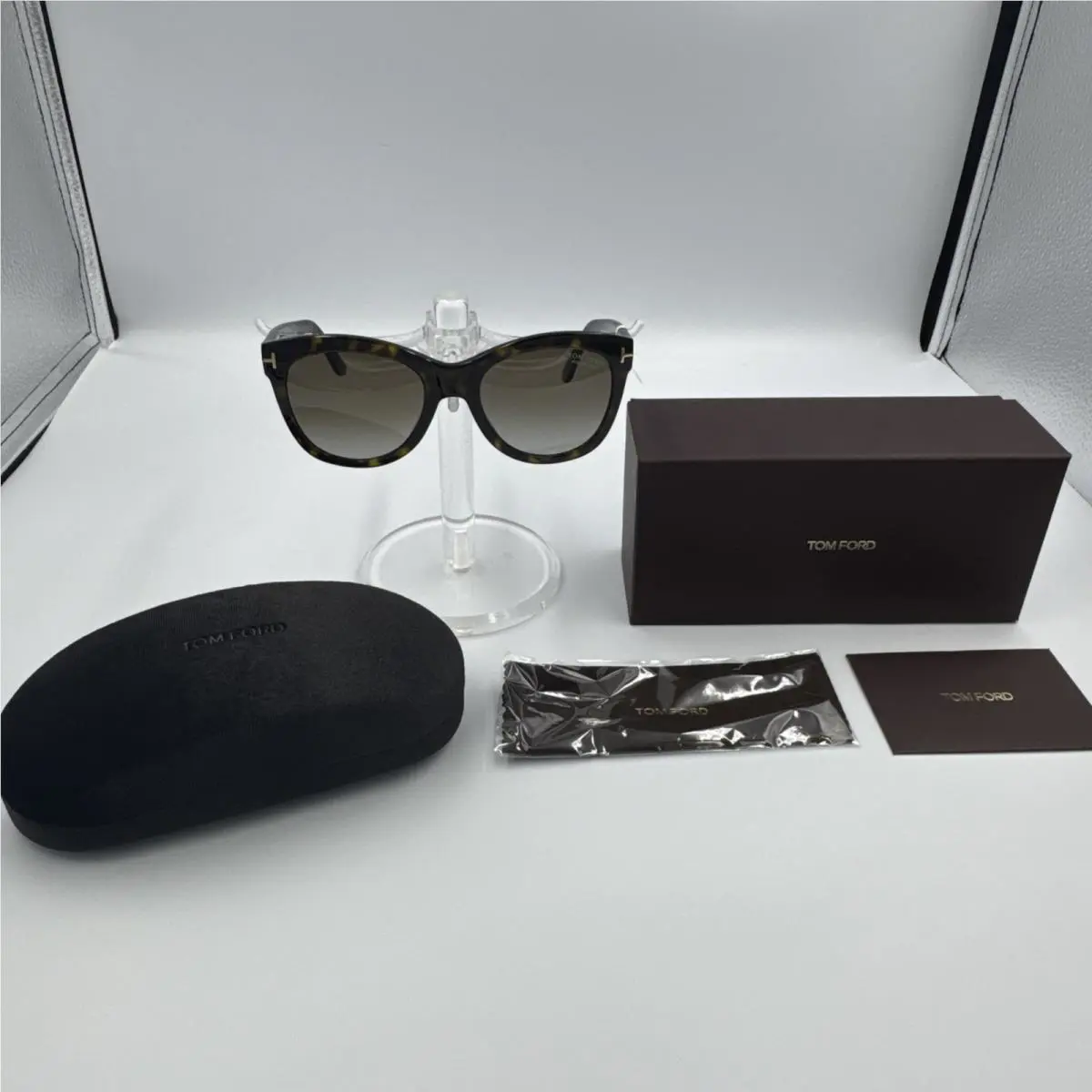 Tom Ford Polarized Sunglasses FT0870 Wallace 52H-54