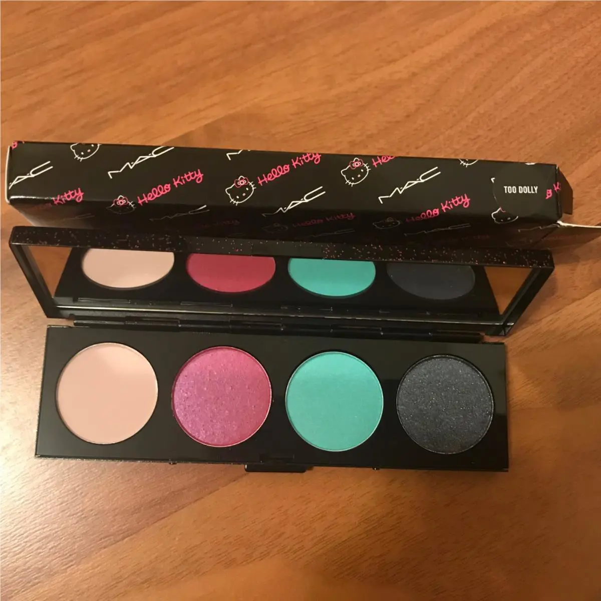 Mac Eyeshadow Palette Too Dolly Hello Kitty Collection Rare Htf