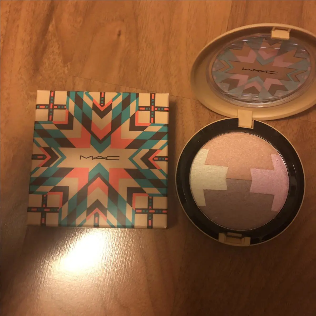 Mac Gleamtones Powder Dunes AT Dusk” Vibe Tribe Coll
