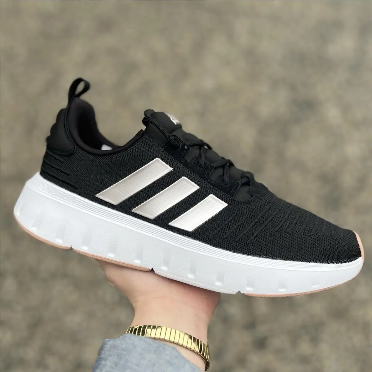 Adidas Swift Run 23 Women`s Size 10 Athletic Shoe Black Sneaker Footwear 560