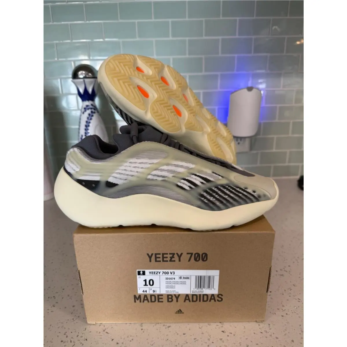 Adidas Yeezy Boost 700 v3 Fade Salt Men Size 10 Box
