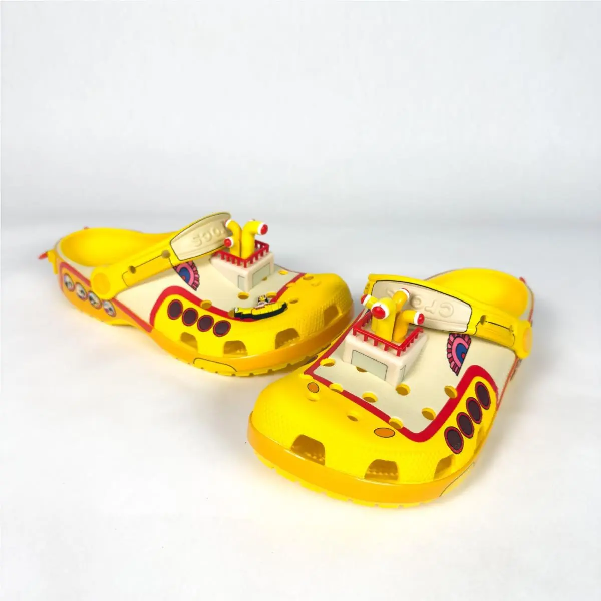 Crocs The Beatles x Classic Clog Yellow Submarine M6/W8 210893-90H