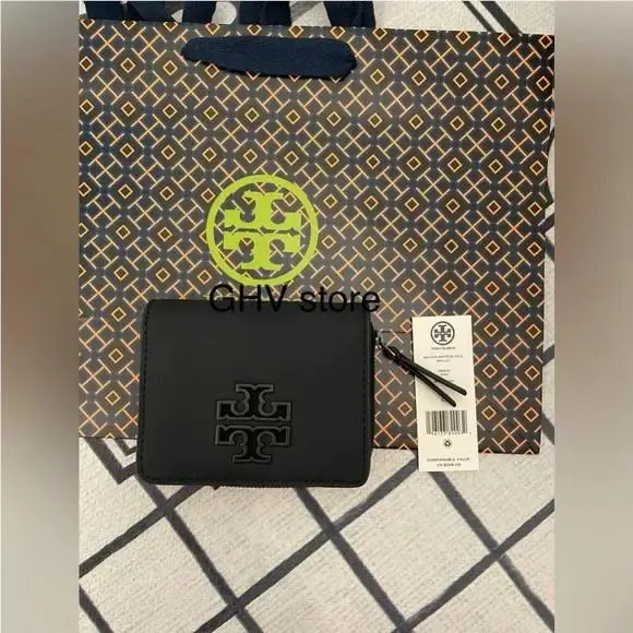 Tory Burch Britten Bifold Logo Zip Coin Leather Wallet in Matte Black