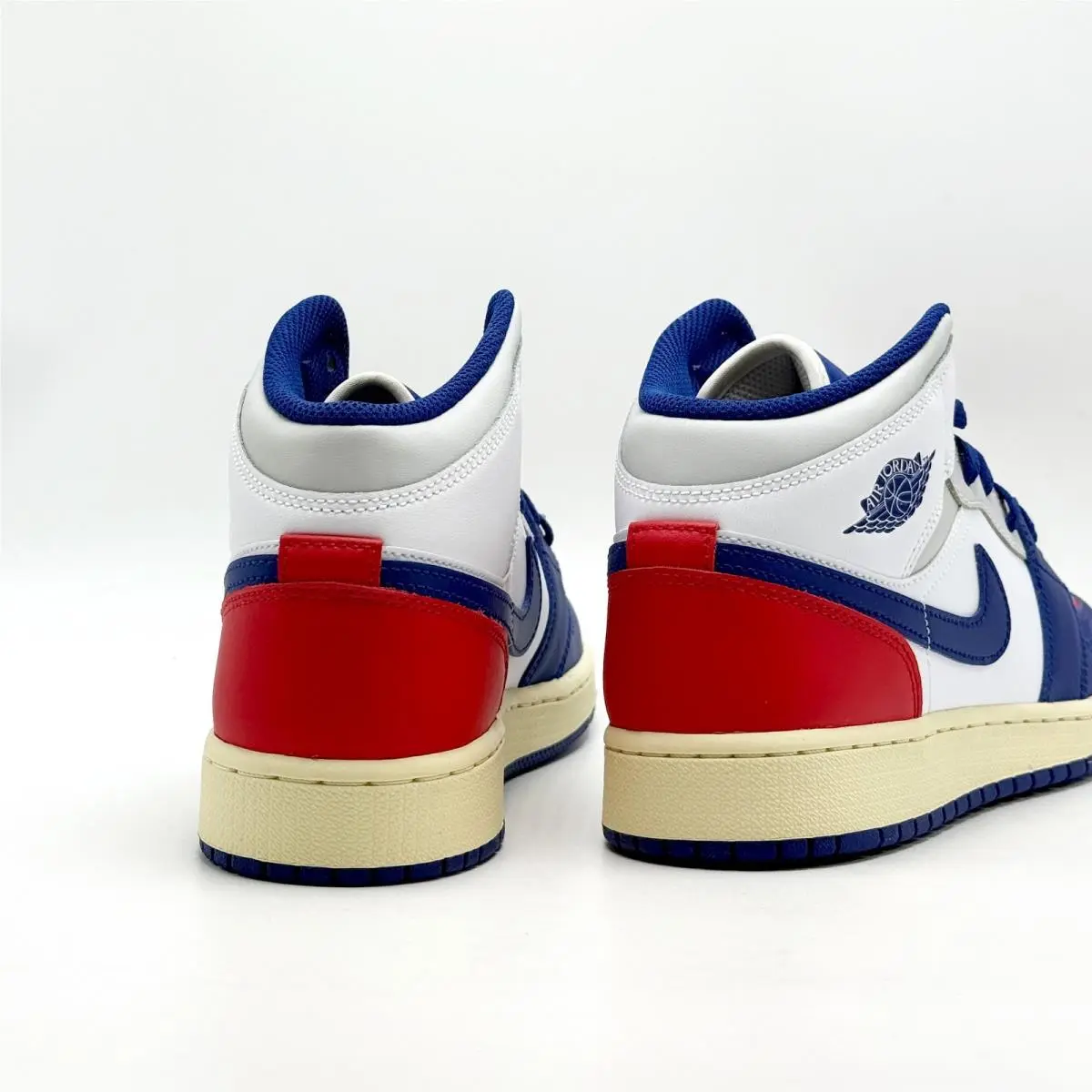 Nike shoes - Jordan Air 1 Mid GS - White 2