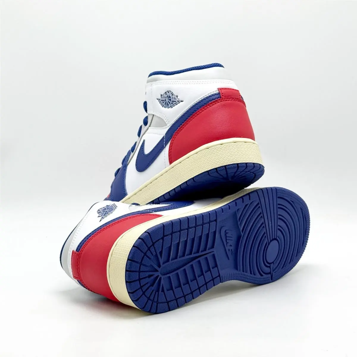 Nike shoes - Jordan Air 1 Mid GS - White 3