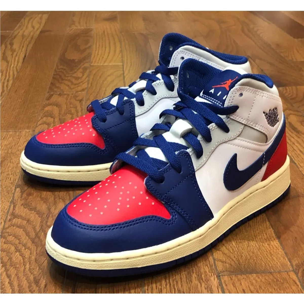Nike shoes - Jordan Air 1 Mid GS - White 8