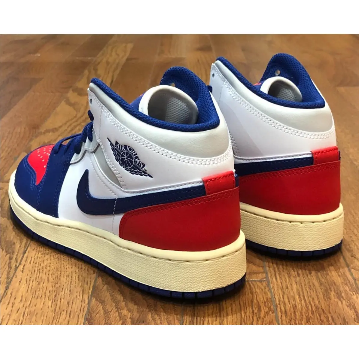 Nike shoes - Jordan Air 1 Mid GS - White 9