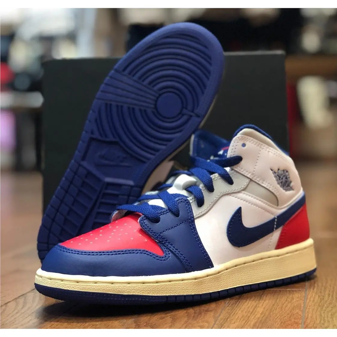 Nike shoes - Jordan Air 1 Mid GS - White 11