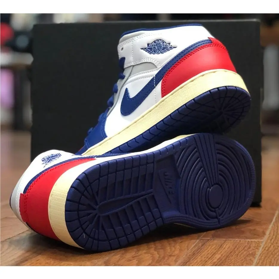 Nike shoes - Jordan Air 1 Mid GS - White 12
