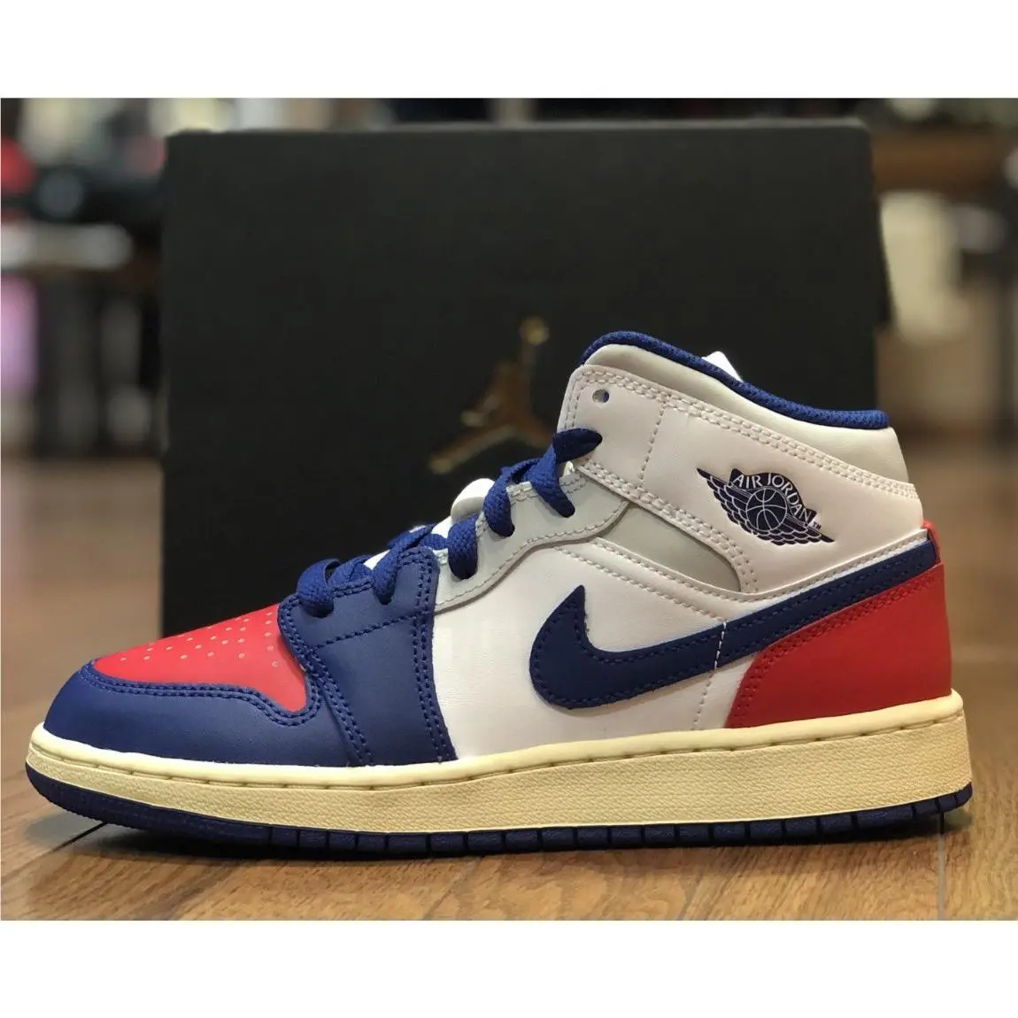 Nike shoes - Jordan Air 1 Mid GS - White 6