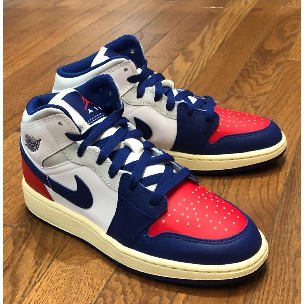Nike shoes - Jordan Air 1 Mid GS - White 7