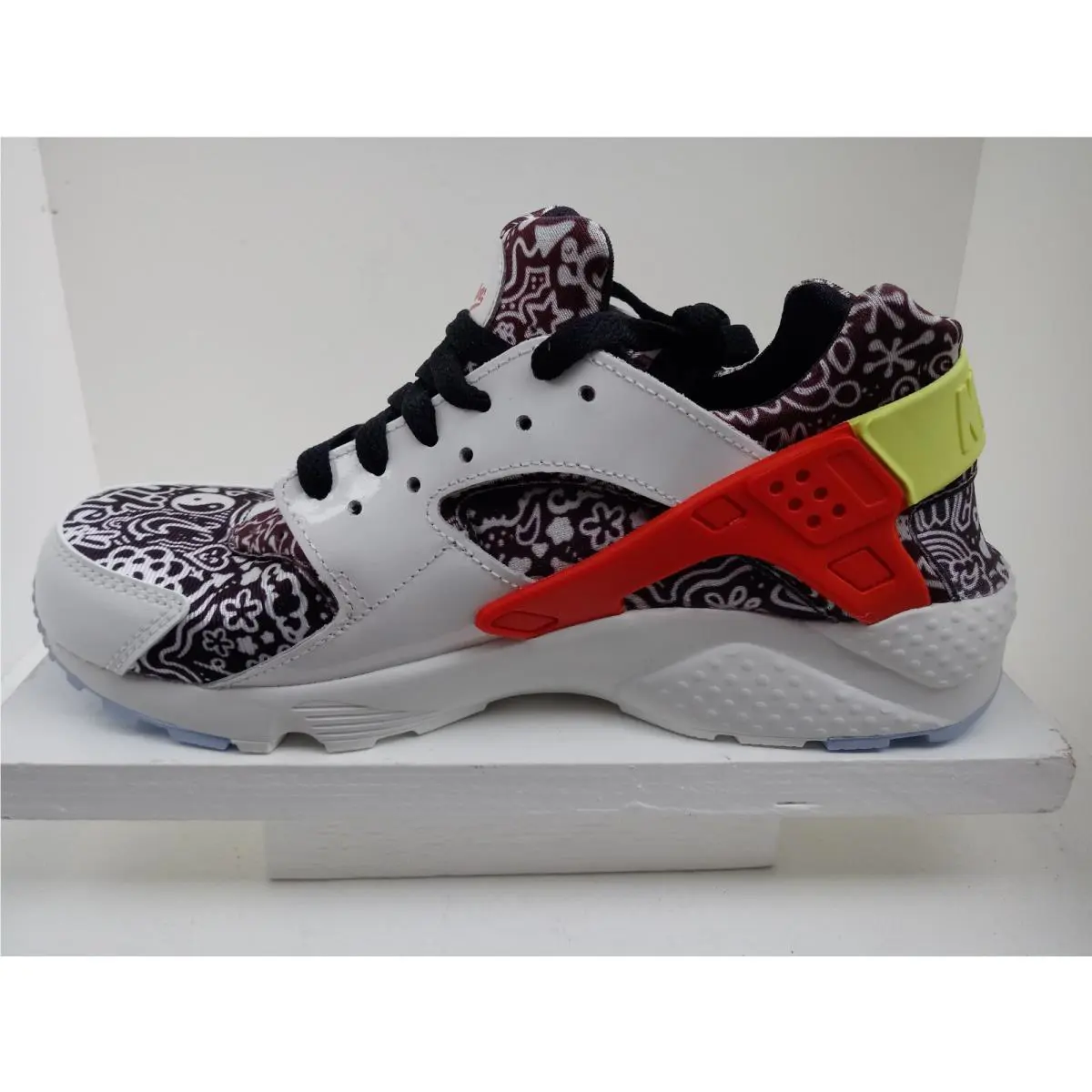 Nike shoes - NIKE HUARACHE RUN SE (GS) - DV2243-100 - SUMMIT WHITE/LT LEMON TWIST 1