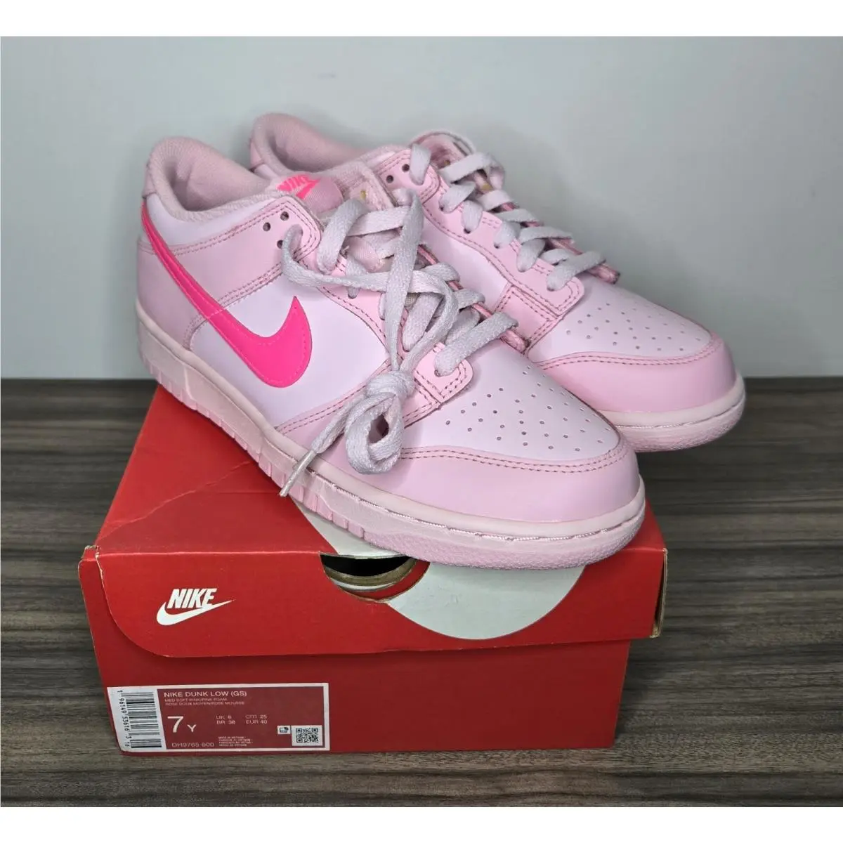 Triple Pink Leather Low Top Nike Dunks Size Youth 7Y DH9765-600