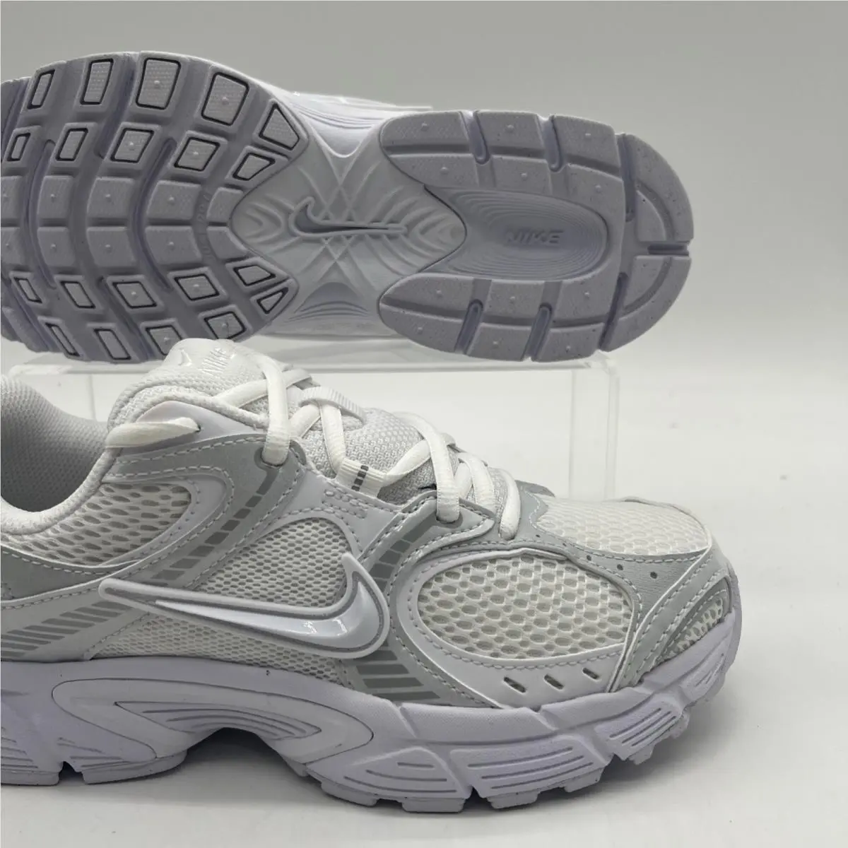 Nike shoes - Nike V5 RNR - RNR - HQ7901-101 - White 0
